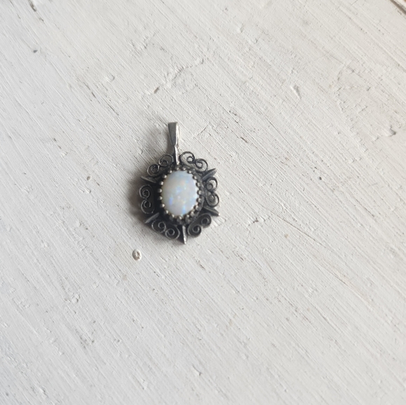 Vintage Opal Pendant - Picture 3 of 3